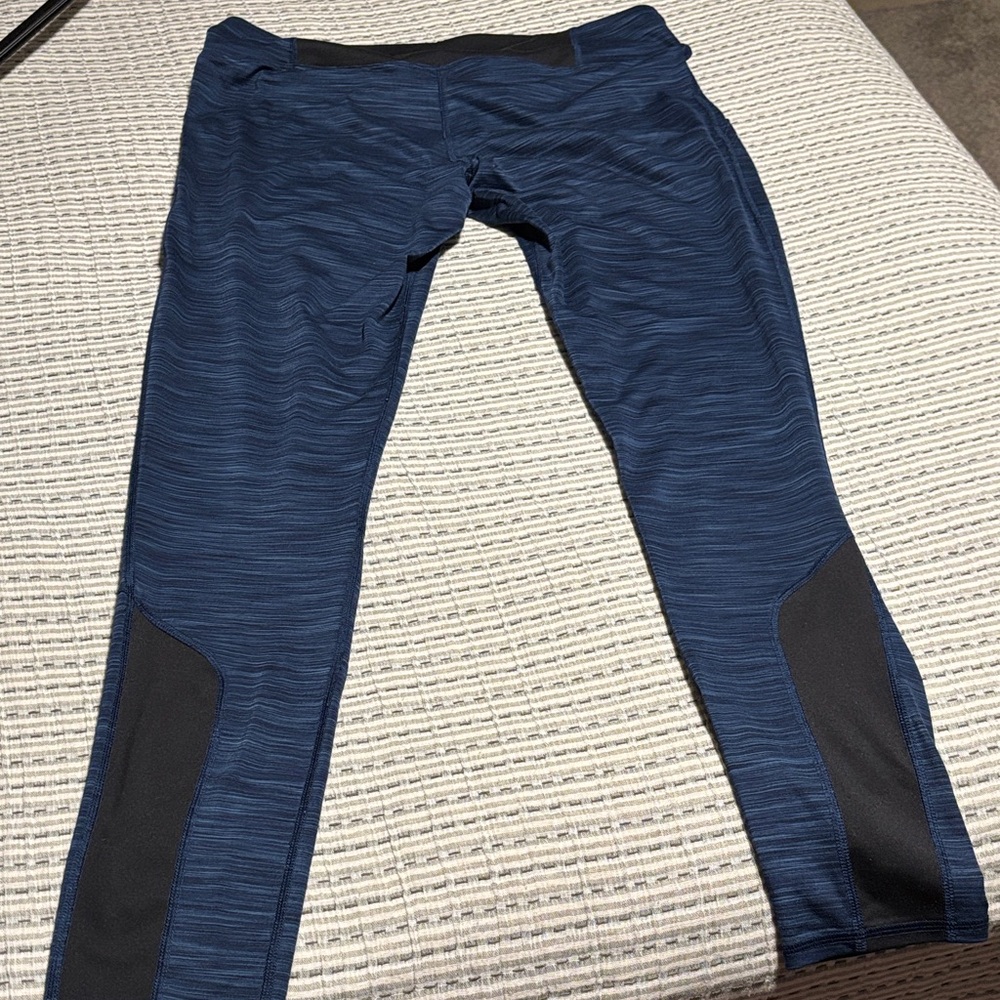 Under Armour large Black and Blue Athletic fitted Leggings with pockets